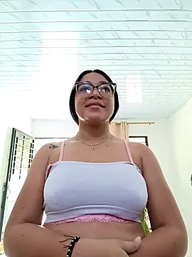 -VICKKY online show from November 21, 2025, 2:05 pm