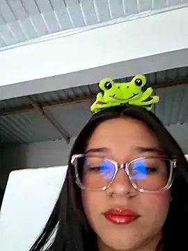 -VICKKY online show from March 24, 2026, 1:49 pm