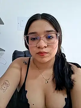 -VICKKY online show from April 6, 2026, 7:15 pm