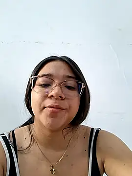 -VICKKY online show from April 20, 2026, 2:20 pm