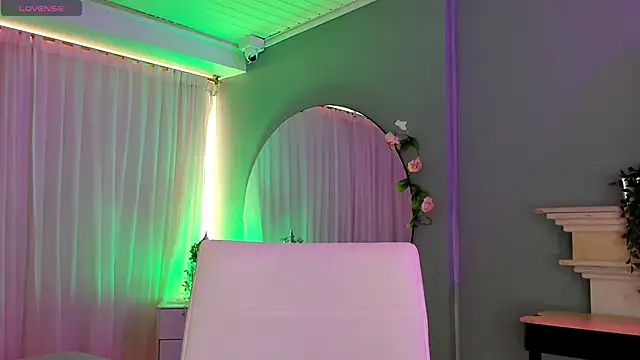 tiffany becker online show from April 23, 2026, 1:02 pm