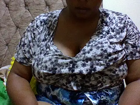 zoey10 online show from September 15, 2025, 4:29 pm