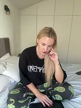 isisxoxx online show from November 30, 2025, 12:53 pm