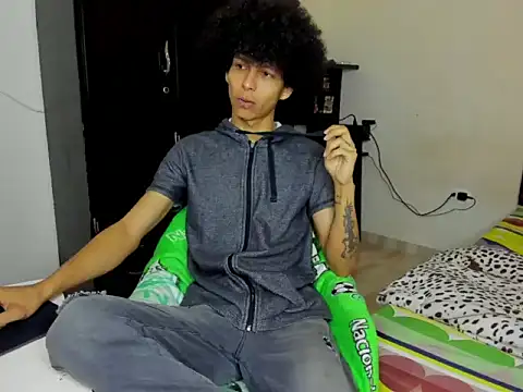 Snapshot of cardrey05 chatting on October 10, 2025, 5:56 pm cardrey05 online show from October 10, 2025, 5:56 pm