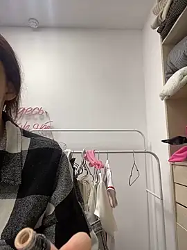 AnaWest online show from September 28, 2025, 5:57 am