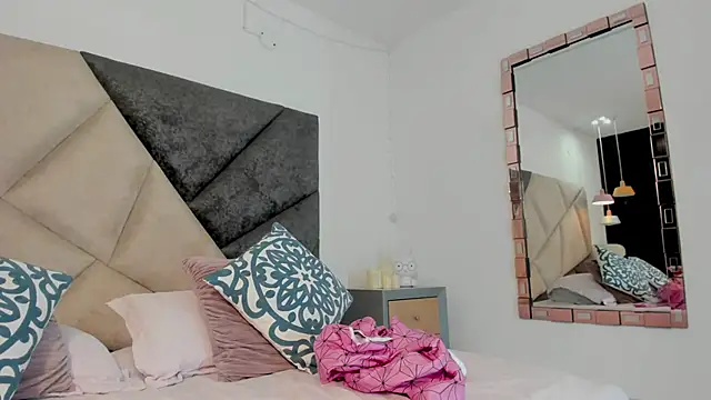 BonnieCute  online show from April 20, 2026, 11:39 pm