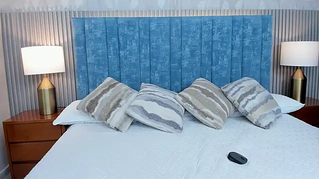 Ivi Akina online show from November 8, 2025, 6:29 pm