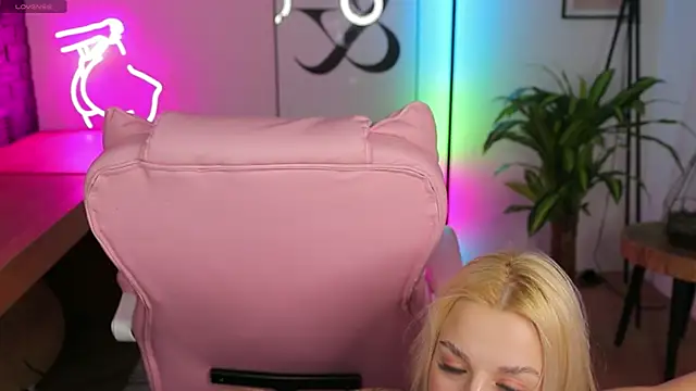 Crystal Barbie online show from March 5, 2025, 1:52 am