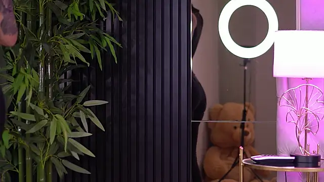 AishaDevoe online show from January 31, 2025, 4:59 pm