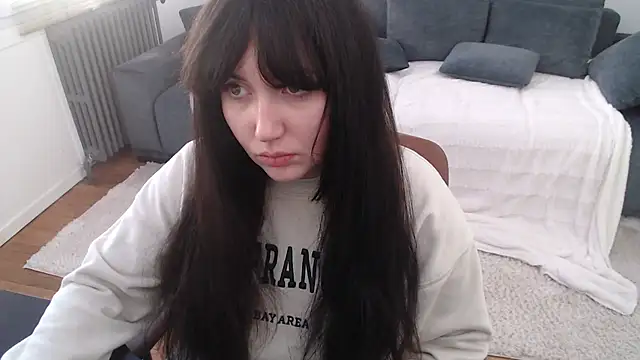 Lynylou online show from December 2, 2024, 10:18 am