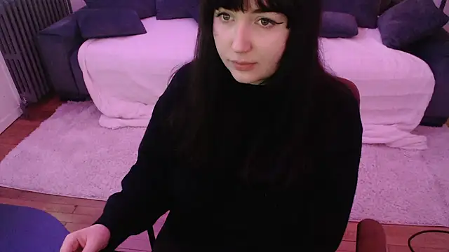 Lynylou online show from December 5, 2024, 3:17 pm