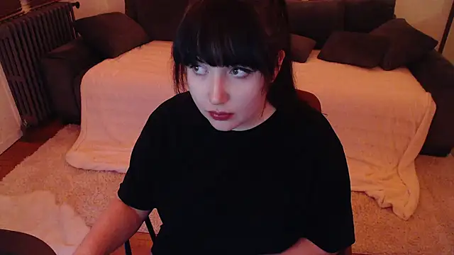 Lynylou online show from December 9, 2024, 1:40 am