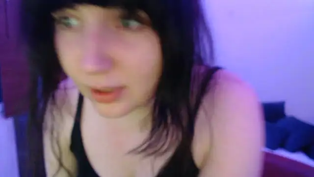 Lynylou online show from December 11, 2024, 10:16 pm