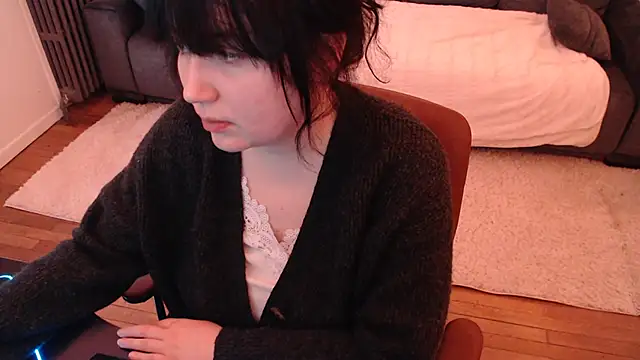 Lynylou online show from January 26, 2025, 1:36 pm