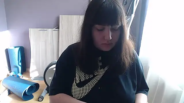 Lynylou online show from September 11, 2025, 8:03 am