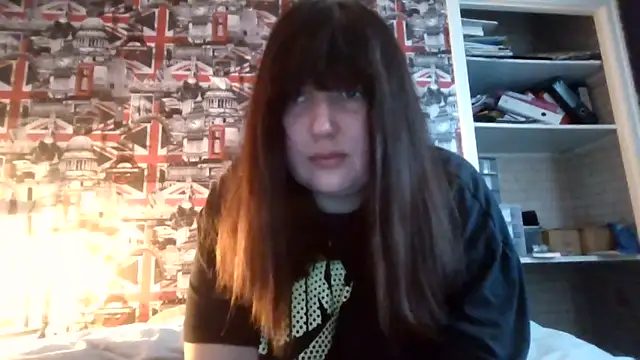 Lynylou online show from September 26, 2025, 4:22 pm