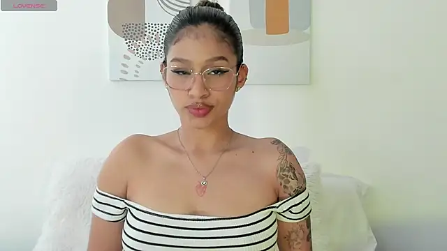 SeleneClark online show from November 19, 2025, 8:42 pm