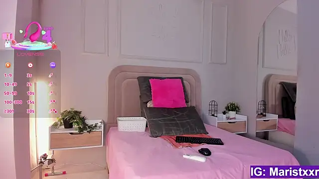 Maristxxr online show from November 13, 2025, 7:35 pm