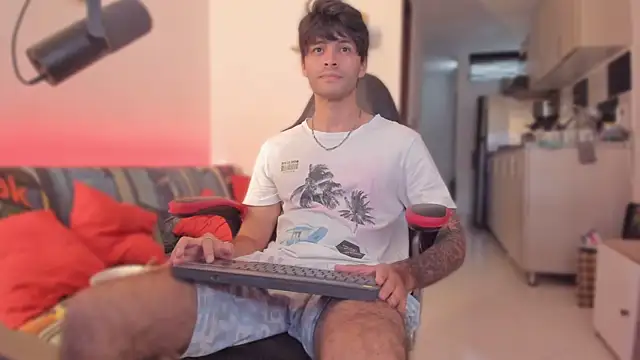 justin stark7 online show from November 17, 2025, 9:42 pm