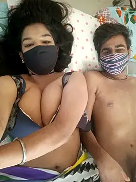 hottiess69 online show from May 15, 2026, 11:23 pm