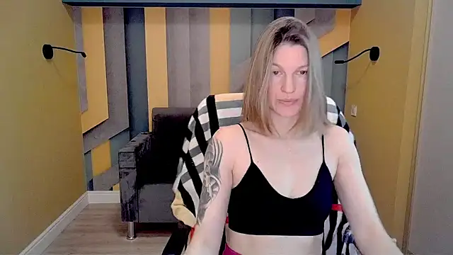 EmilyWalkeri online show from February 24, 2025, 8:06 am
