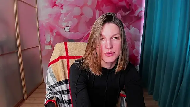 EmilyWalkeri online show from March 16, 2025, 11:27 am