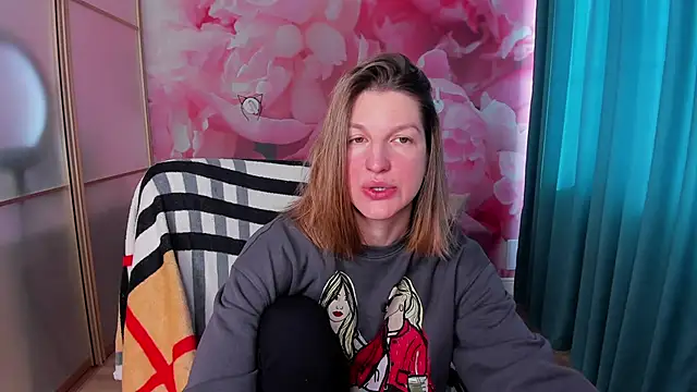 EmilyWalkeri online show from March 21, 2025, 7:00 am