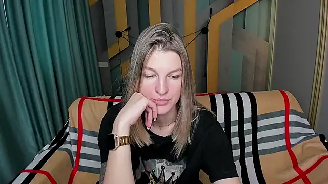 EmilyWalkeri online show from December 5, 2025, 7:50 am