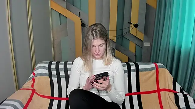 Snapshot of EmilyWalkeri chatting on December 19, 2025, 7:48 am EmilyWalkeri online show from December 19, 2025, 7:48 am