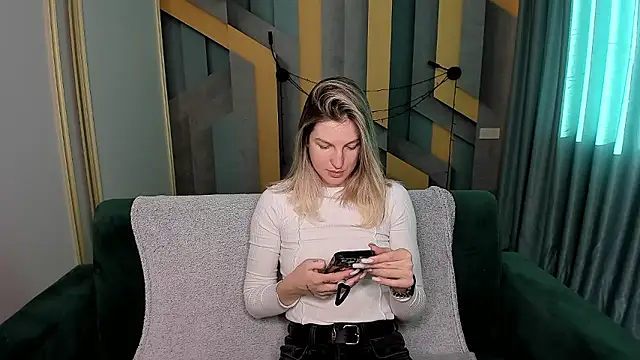 Snapshot of EmilyWalkeri chatting on January 13, 2026, 7:46 am EmilyWalkeri online show from January 13, 2026, 7:46 am