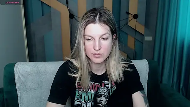 Snapshot of EmilyWalkeri chatting on February 8, 2026, 8:07 am EmilyWalkeri online show from February 8, 2026, 8:07 am