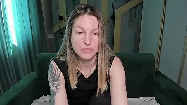 EmilyWalkeri online show from April 23, 2026, 7:09 am