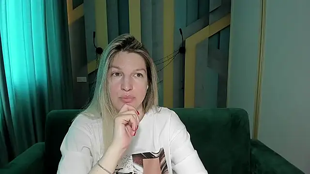 EmilyWalkeri online show from June 5, 2026, 6:52 am