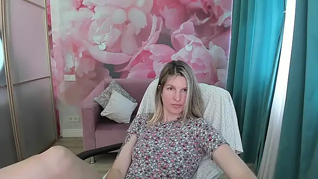 EmilyWalkeri online show from July 3, 2026, 7:37 am