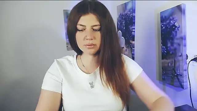 Snapshot of Lizzy_Love chatting on June 6, 2026, 8:30 am Lizzy Love online show from June 6, 2026, 8:30 am