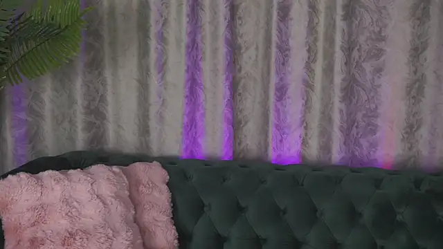 FoxieJullia online show from February 2, 2025, 7:41 am