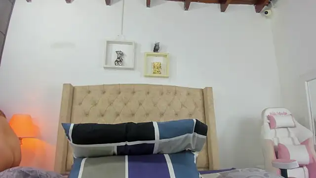 allisson m online show from February 3, 2025, 12:03 pm