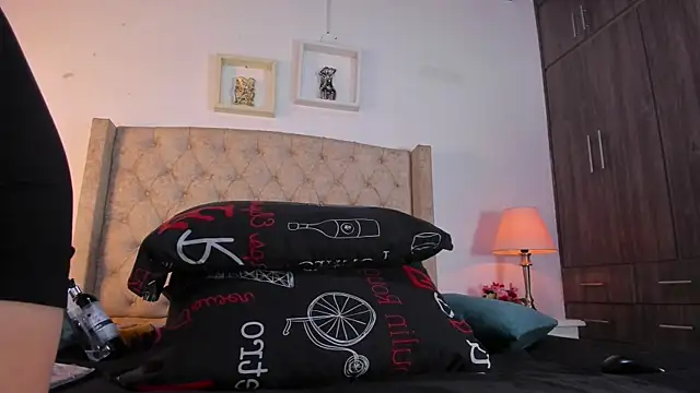 allisson m online show from November 28, 2025, 12:08 pm