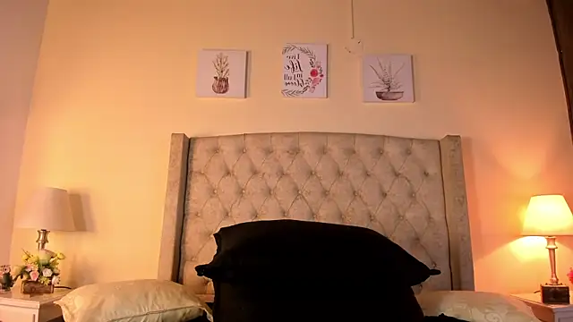 allisson m online show from April 22, 2026, 12:07 pm