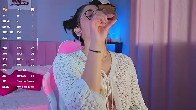 LoaLuxury online show from October 7, 2025, 5:54 pm