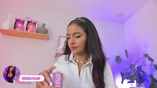 emily bank online show from September 23, 2025, 7:39 pm