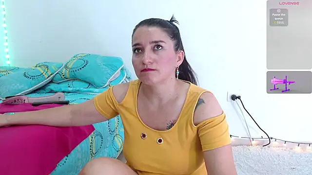 Emelyross  online show from March 21, 2026, 4:43 pm