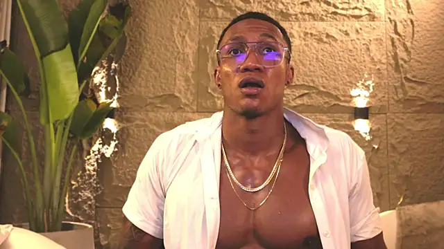 Logan Varela online show from March 20, 2025, 4:29 am