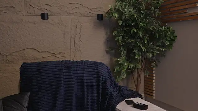 Logan Varela online show from October 4, 2025, 1:36 am