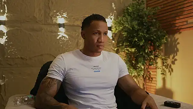 Logan Varela online show from November 16, 2025, 12:16 am