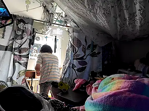 Snapshot of gurlnips chatting on February 28, 2025, 8:28 pm gurlnips online show from February 28, 2025, 8:28 pm