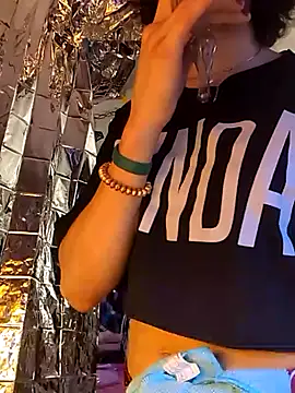 Snapshot of gurlnips chatting on March 21, 2025, 1:56 am gurlnips online show from March 21, 2025, 1:56 am