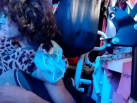 Snapshot of gurlnips chatting on September 8, 2025, 8:08 pm gurlnips online show from September 8, 2025, 8:08 pm