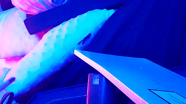 Snapshot of gurlnips chatting on September 9, 2025, 8:14 am gurlnips online show from September 9, 2025, 8:14 am