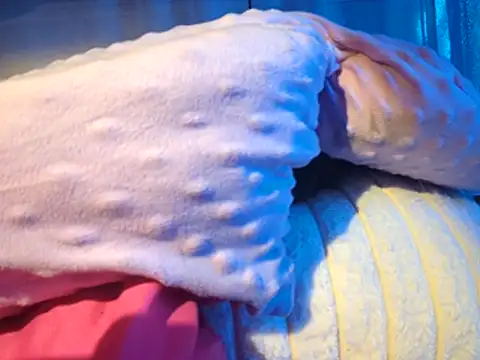 Snapshot of gurlnips chatting on October 29, 2025, 8:49 am gurlnips online show from October 29, 2025, 8:49 am